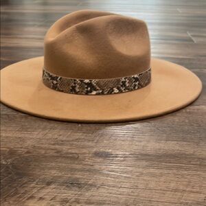 Tan Wide Brim Hat with Snakeskin Band